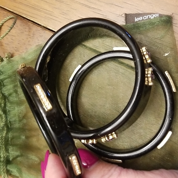Set of three black bangle bracelets - Picture 4 of 6